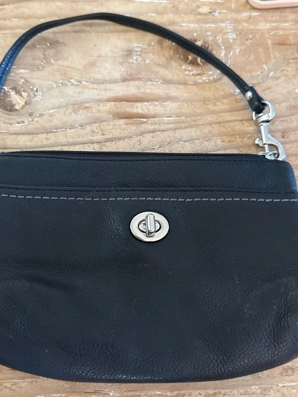 Coach Park  Vintage Wristlet Black Leather Turn Lock Pocket Green satin lined